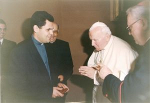 Cristóbal Déniz en una audiencia con Juan Pablo II en los años 90