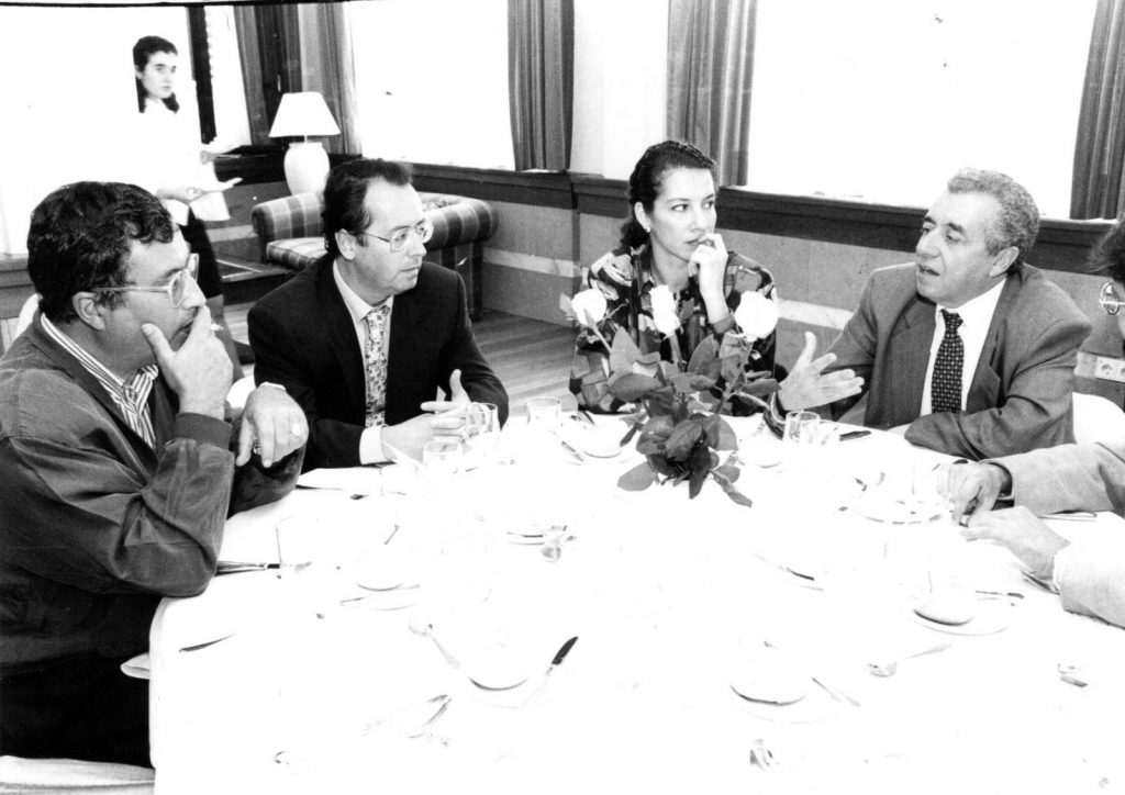 Olarte, durante un desayuno con los periodistas Teresa Cárdenes, Amado Moreno y Rafael González Morera en los años 80 del pasado siglo XX/LP-DLP
