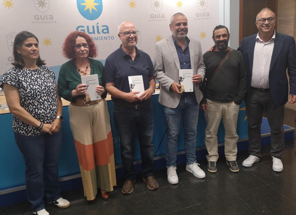Alejandra García, María Josefa Monzón, Juan Ferrera, Alfredo Gonçalvez (alcalde de Guía de Gran Canaria), José María Perera y Julián Melián en el acto de presentación guiense