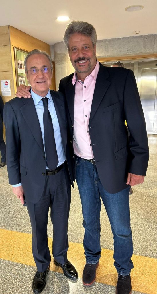 Carmelo Cabrera, en una foto reciente con Florentino Pérez